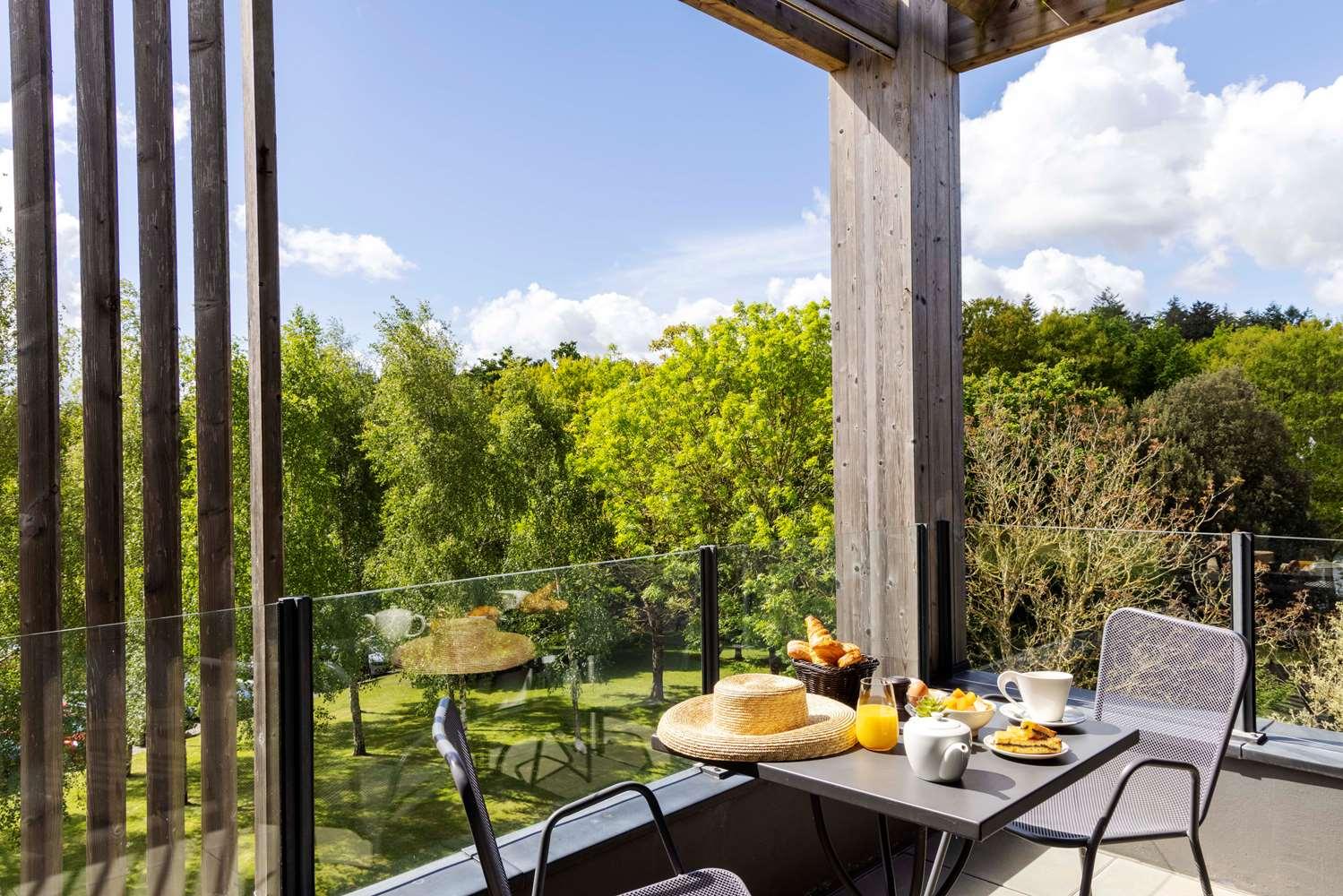 Best Western Plus Le Roi Arthur Hotel & Spa Ploermel Exterior photo
